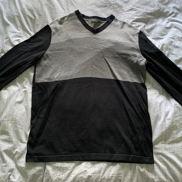 Mexx B&W Colorblock V-Neck Sweater - Picture 3 of 7